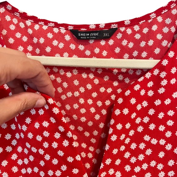 Shein Curve 3XL Plus Womens Blouse Red Ditsy Floral Daisy Scalloped Cap Sleeves - Picture 3 of 6